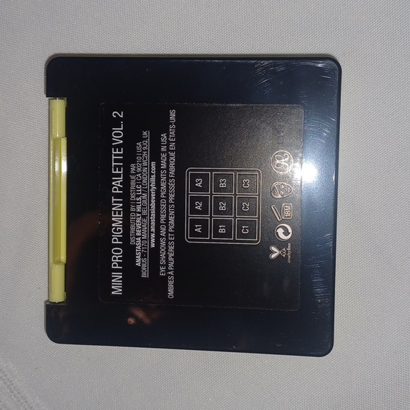 ABH Norvina Mini Pro Pigment Vol 2 - Picture 3 of 3